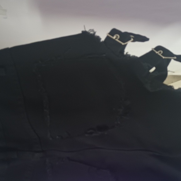 Distressed shorts - Picture 5 of 8